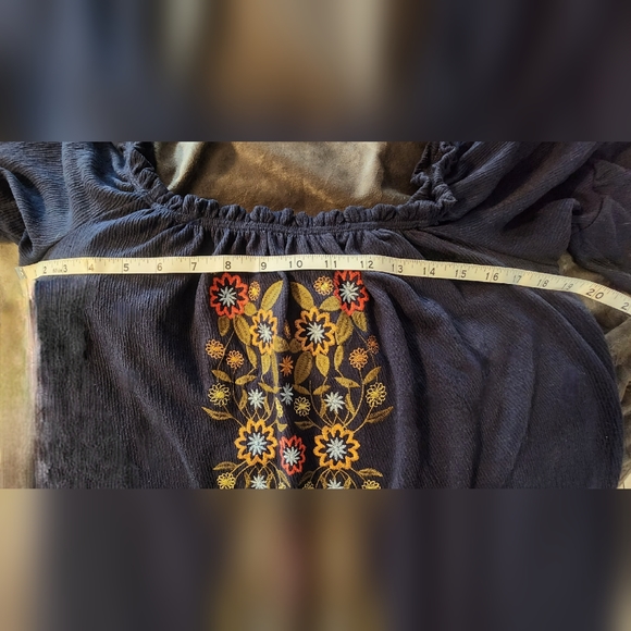 LIVE TO BE SPOILED TOP LARGE SEE PICS FOR MEASUREMENTS - Picture 3 of 11